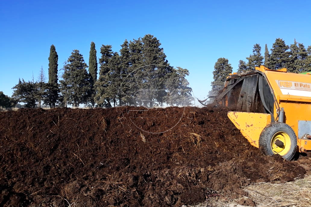 The Process of Composting on Goat Manure Fertilizer Production Line