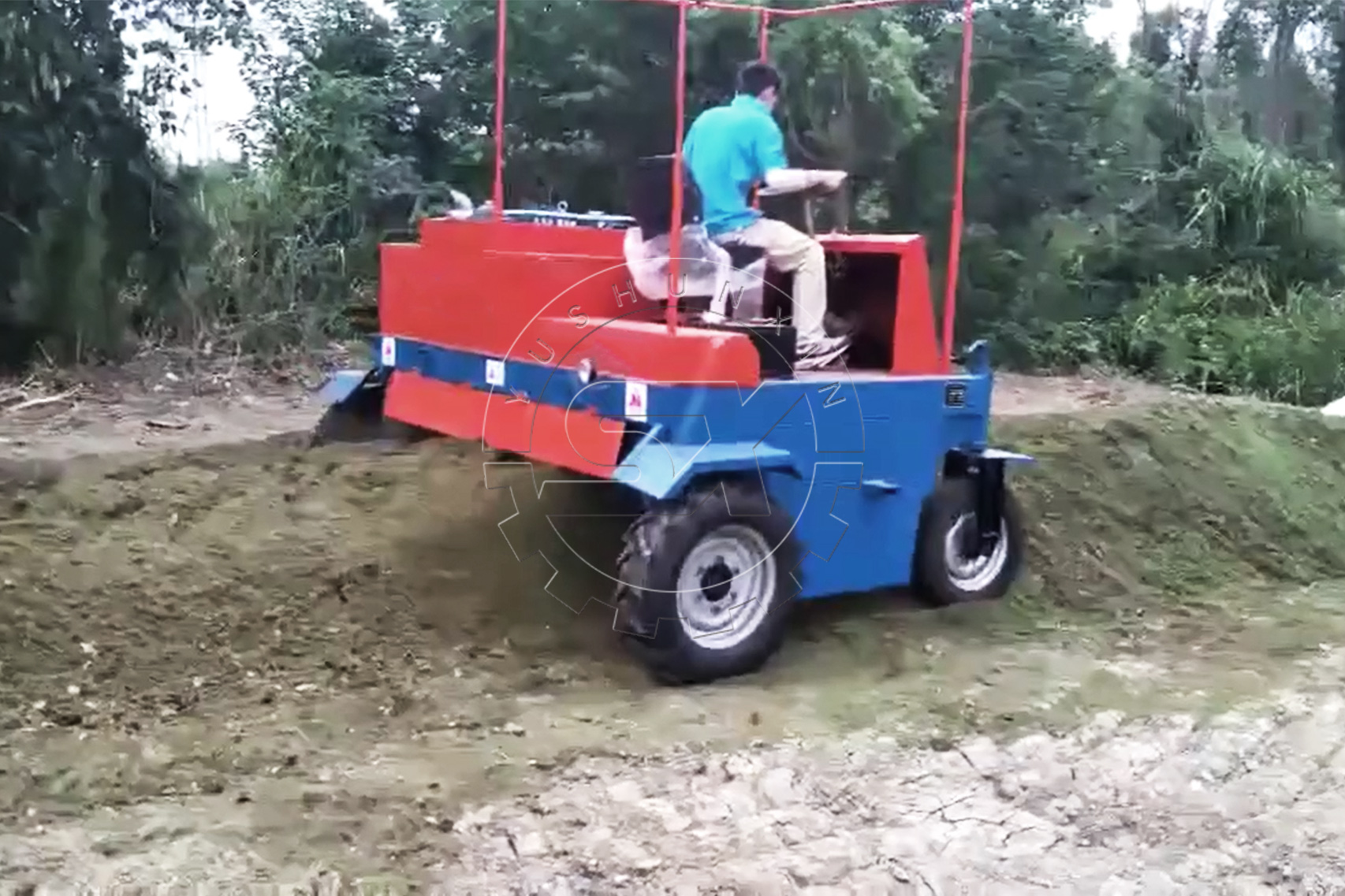 Moving Type Composting Machine in Operation