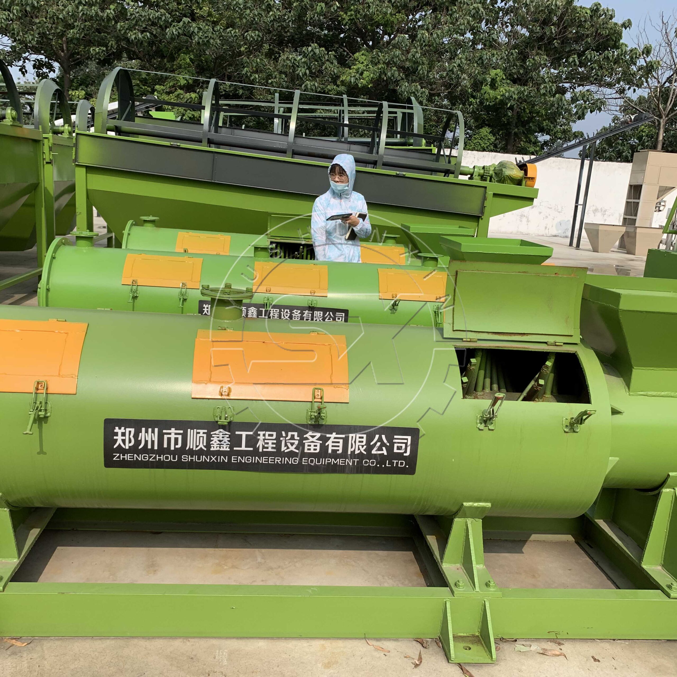 Commercial granulating machine for making organic fetilizer