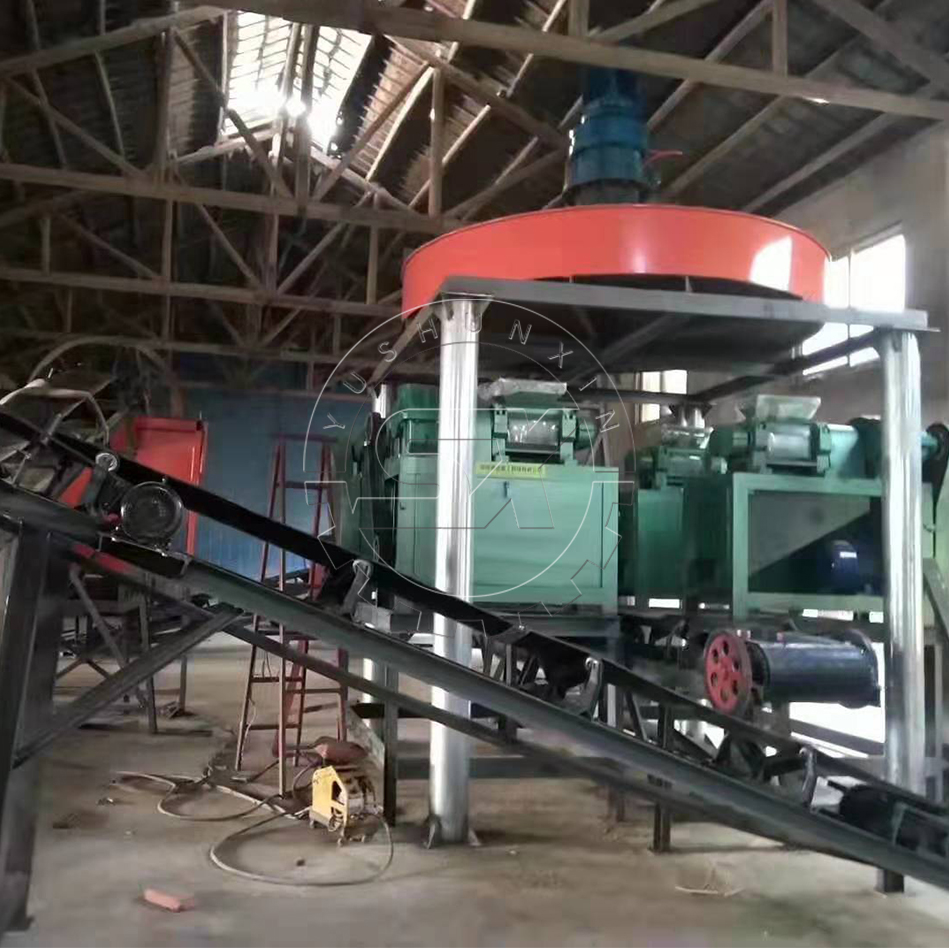 Double roller extrusion machine in commercial fertilizer plant