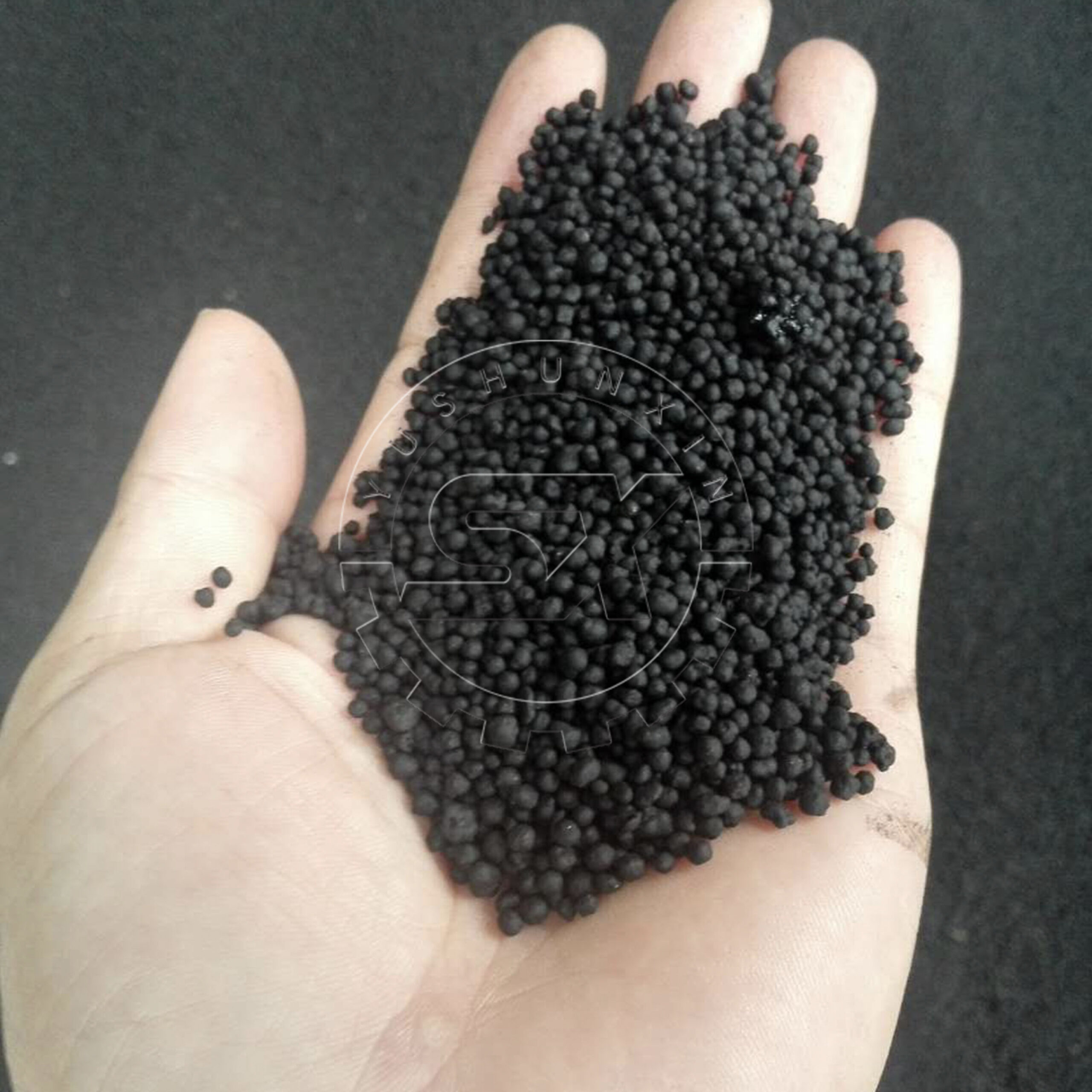 The fertilizer pellets made by disk granulating machine
