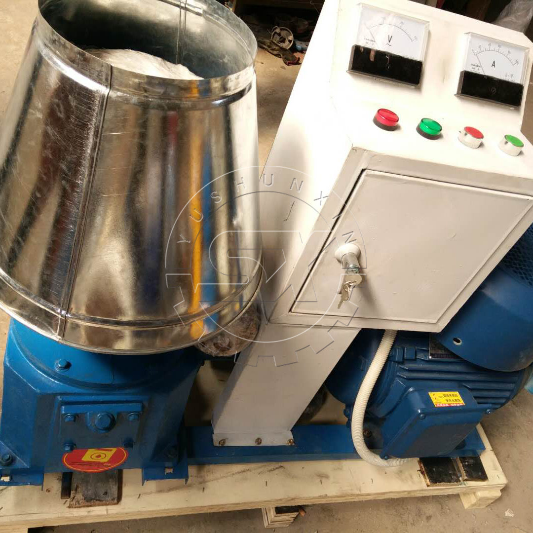Dry granulating machine for organic fertilizer production